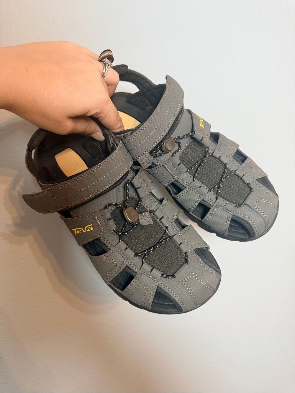 Teva Men's Forebay Closed Toe Strap Sandals Gray Size 8 Hiking Outdoor Camping